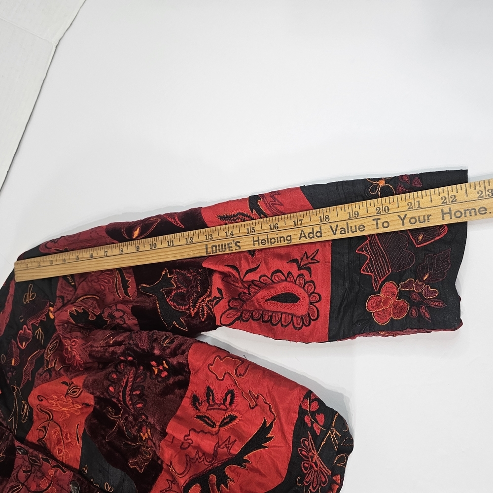 Chico's Red and Black Patterned Jacketvintage, dating its production to the 80s - Picture 12 of 15